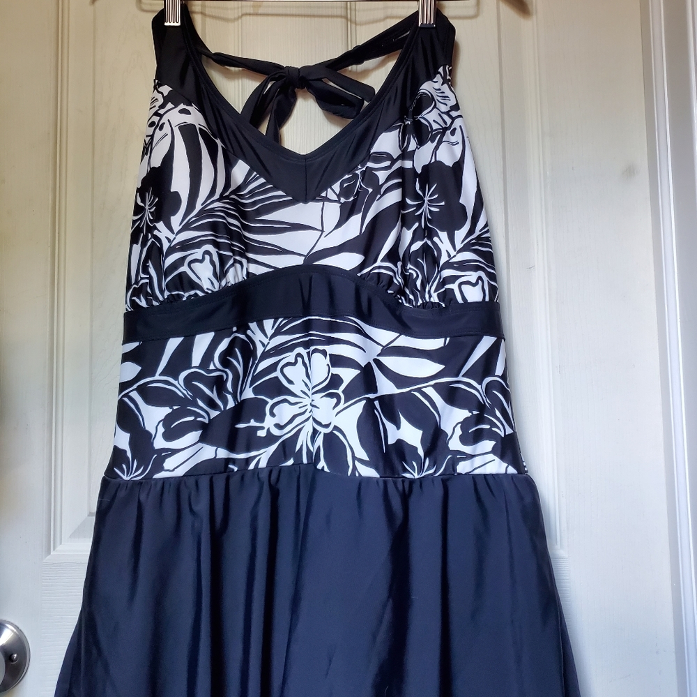 Merona B&W Skirted One Piece Bathing Suit